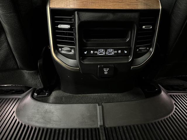 Photo of 2022 Diamond Black Crystal Pearlcoat RAM 1500