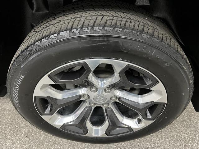 Photo of 2022 Diamond Black Crystal Pearlcoat RAM 1500