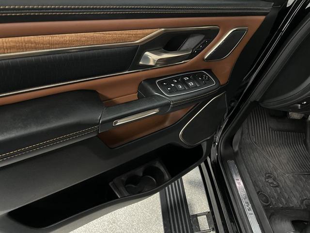 Photo of 2022 Diamond Black Crystal Pearlcoat RAM 1500