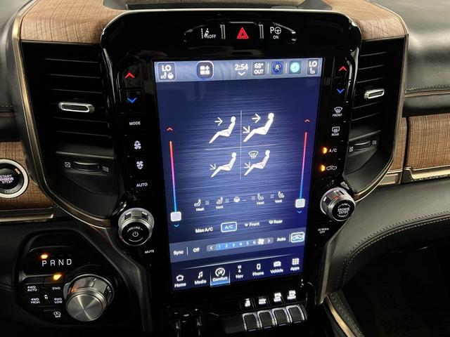 Photo of 2022 Diamond Black Crystal Pearlcoat RAM 1500