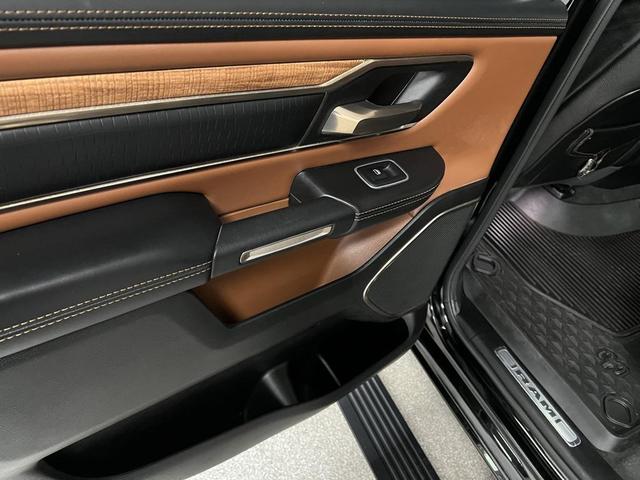 Photo of 2022 Diamond Black Crystal Pearlcoat RAM 1500