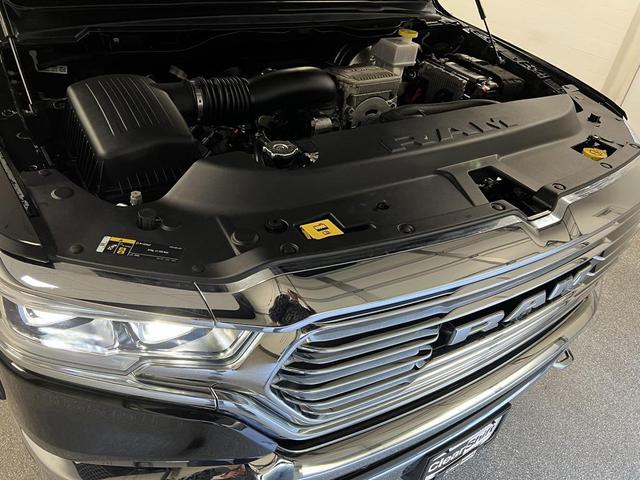 Photo of 2022 Diamond Black Crystal Pearlcoat RAM 1500