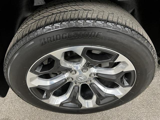 Photo of 2022 Diamond Black Crystal Pearlcoat RAM 1500
