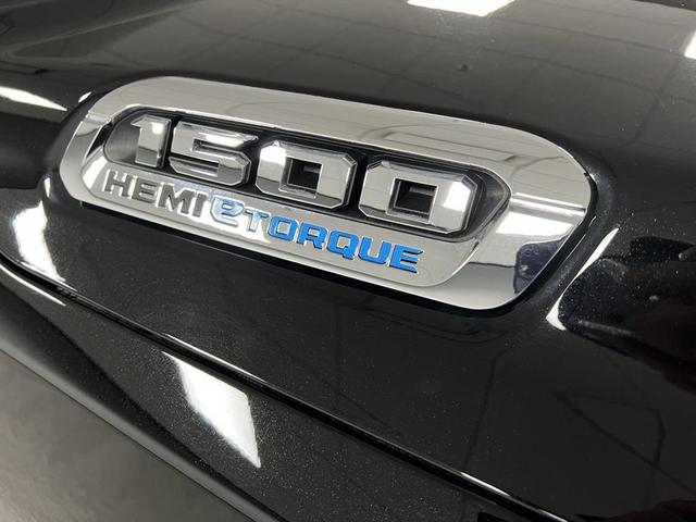Photo of 2022 Diamond Black Crystal Pearlcoat RAM 1500