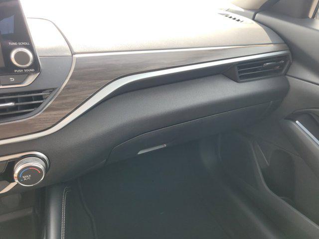 Photo of 2023 Pearl White Tricoat Nissan Altima