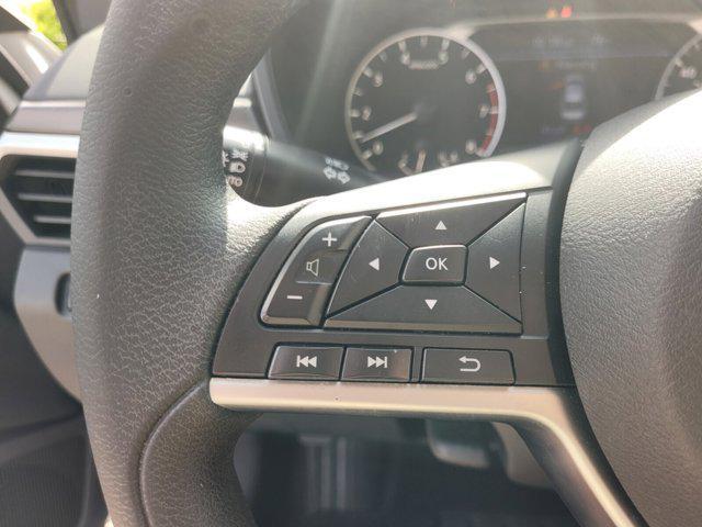 Photo of 2023 Pearl White Tricoat Nissan Altima