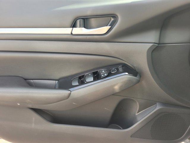 Photo of 2023 Pearl White Tricoat Nissan Altima