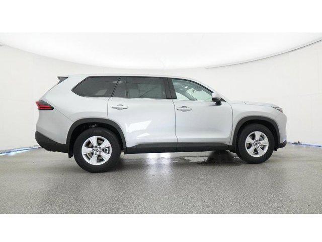 Photo of 2025 Celestial Silver Metallic Toyota Highlander