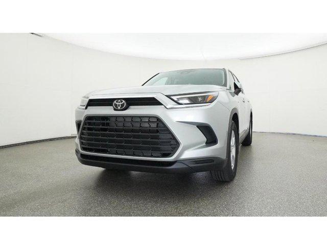 Photo of 2025 Celestial Silver Metallic Toyota Highlander