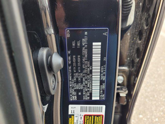 Photo of 2024 Midnight Black Metallic Toyota Highlander