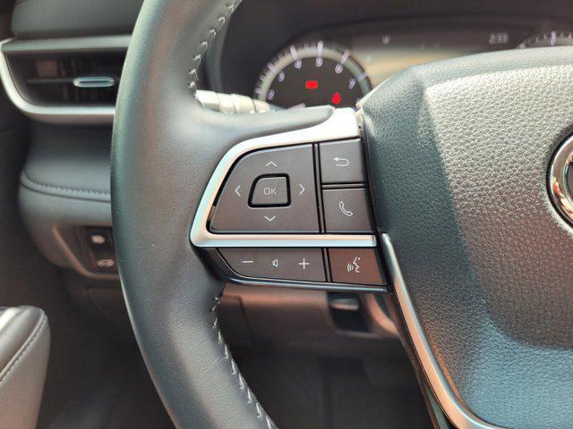 Photo of 2024 Midnight Black Metallic Toyota Highlander