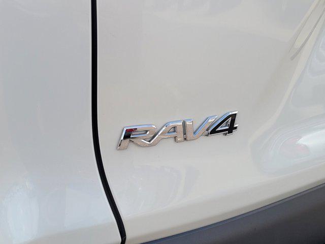 Photo of 2022 Blizzard Pearl Toyota RAV4 Hybrid