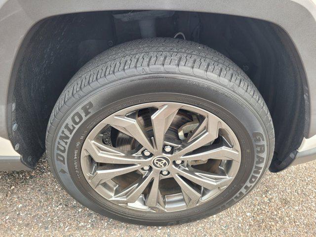 Photo of 2022 Blizzard Pearl Toyota RAV4 Hybrid