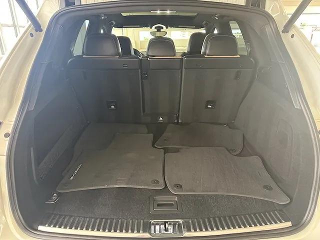 Photo of 2016 White Porsche Cayenne