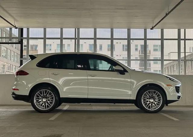 Photo of 2016 White Porsche Cayenne