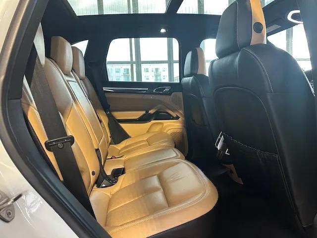 Photo of 2016 White Porsche Cayenne