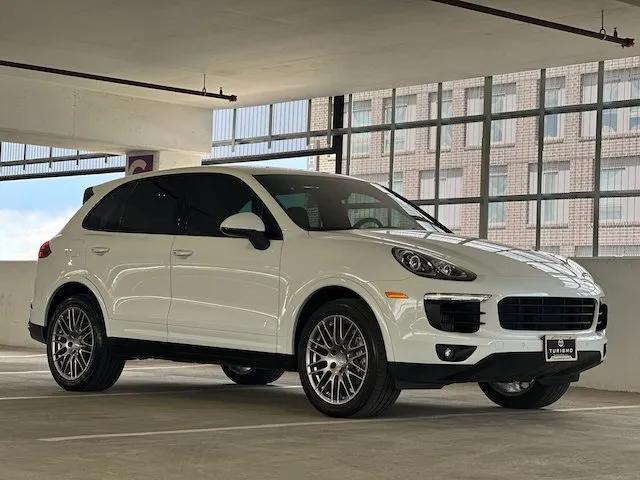 Photo of 2016 White Porsche Cayenne