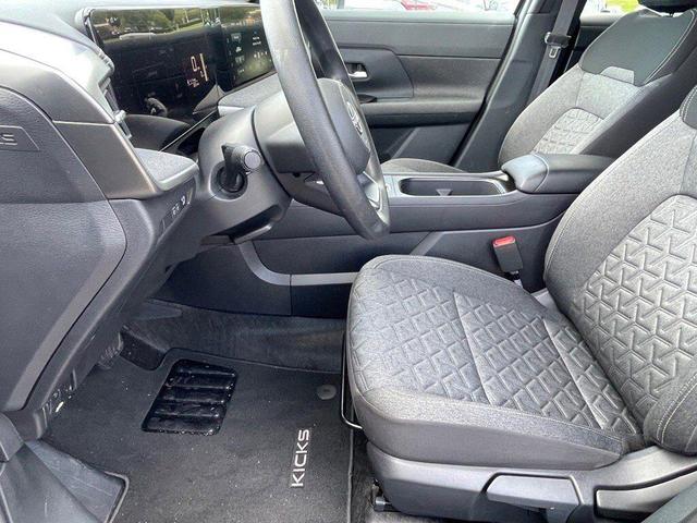 Photo of 2025 Gun Metallic Nissan Kicks