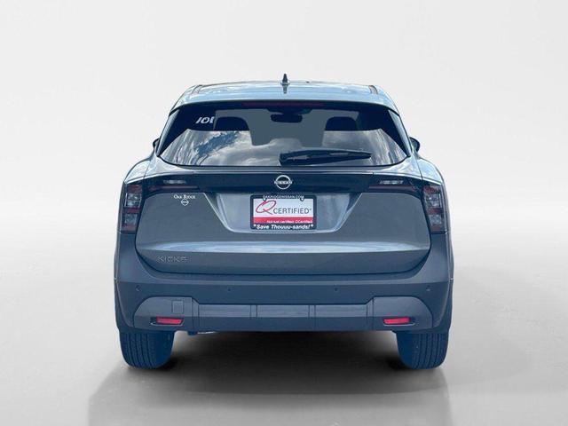 Photo of 2025 Gun Metallic Nissan Kicks