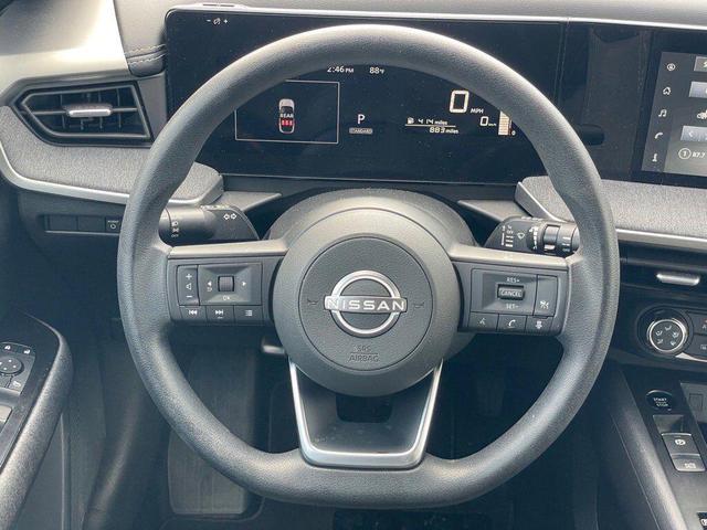 Photo of 2025 Gun Metallic Nissan Kicks