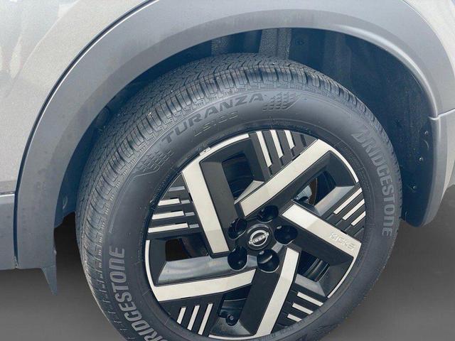 Photo of 2025 Gun Metallic Nissan Kicks