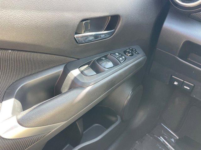 Photo of 2023 Monarch Orange Metallic/Super Black Nissan Kicks