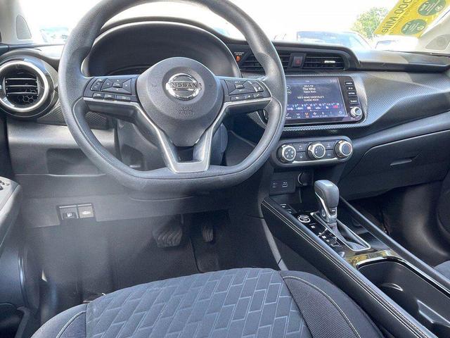 Photo of 2023 Monarch Orange Metallic/Super Black Nissan Kicks