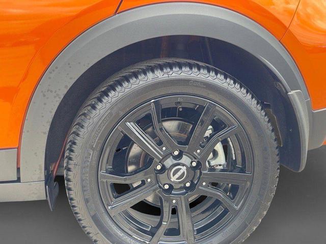 Photo of 2023 Monarch Orange Metallic/Super Black Nissan Kicks