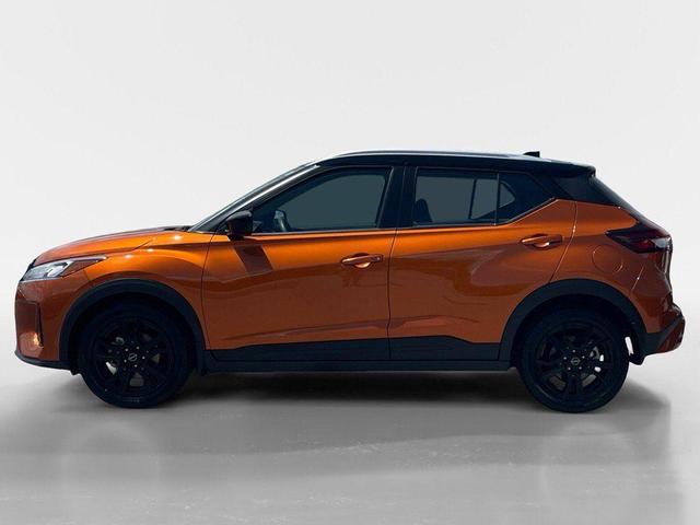 Photo of 2023 Monarch Orange Metallic/Super Black Nissan Kicks