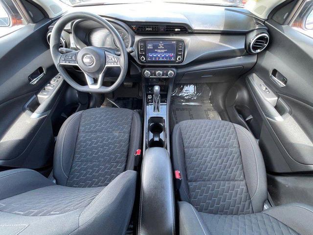 Photo of 2023 Monarch Orange Metallic/Super Black Nissan Kicks