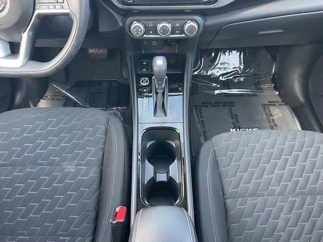 Photo of 2023 Monarch Orange Metallic/Super Black Nissan Kicks