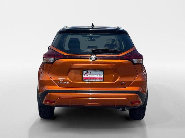 Photo of 2023 Monarch Orange Metallic/Super Black Nissan Kicks