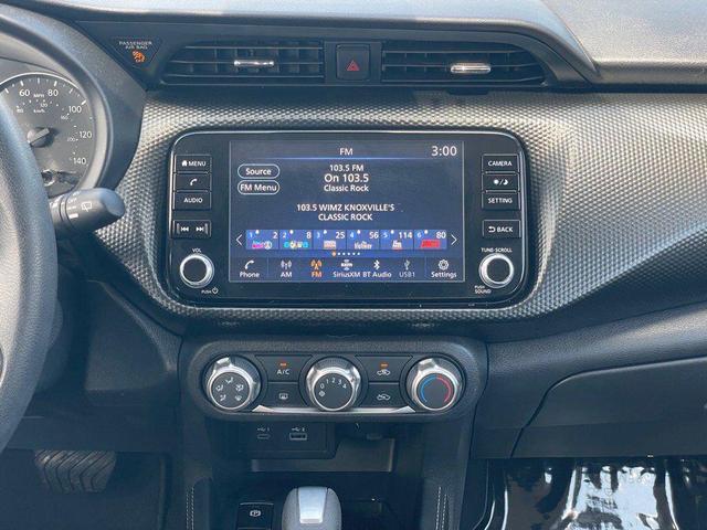 Photo of 2023 Monarch Orange Metallic/Super Black Nissan Kicks