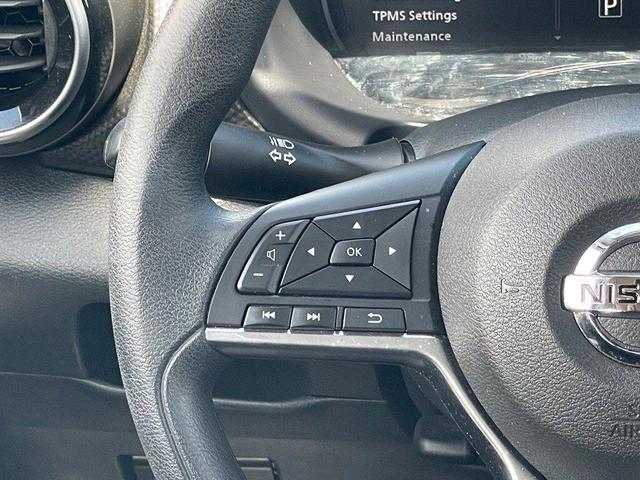 Photo of 2023 Monarch Orange Metallic/Super Black Nissan Kicks