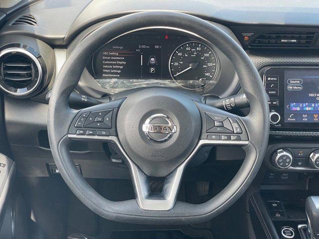 Photo of 2023 Monarch Orange Metallic/Super Black Nissan Kicks