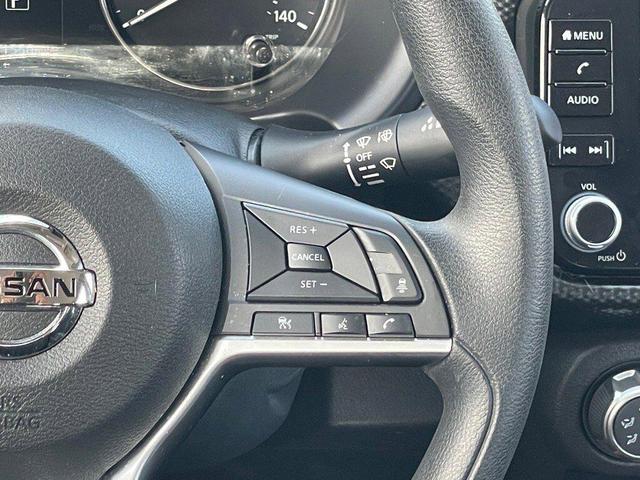 Photo of 2023 Monarch Orange Metallic/Super Black Nissan Kicks