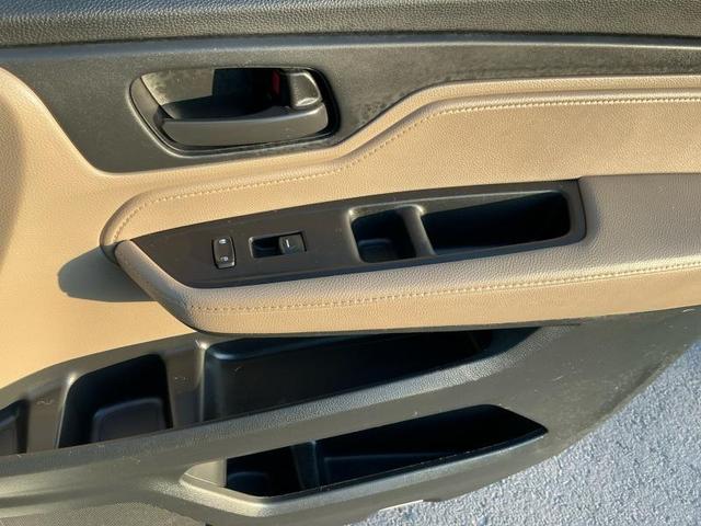 Photo of 2019 White Honda Odyssey