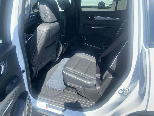 Photo of 2025 White Buick Enclave