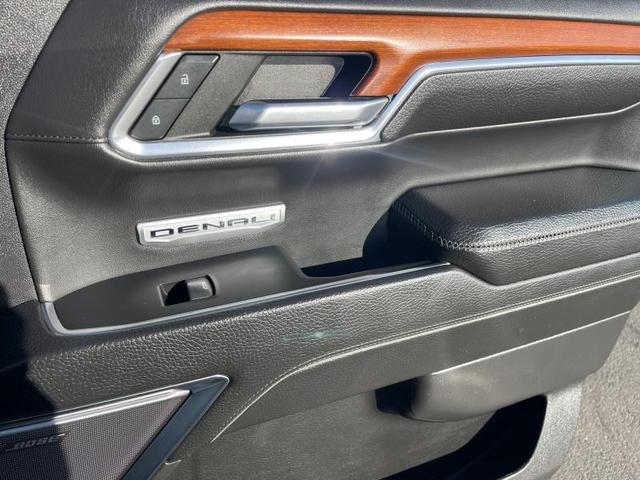 Photo of 2023 White GMC Sierra 1500
