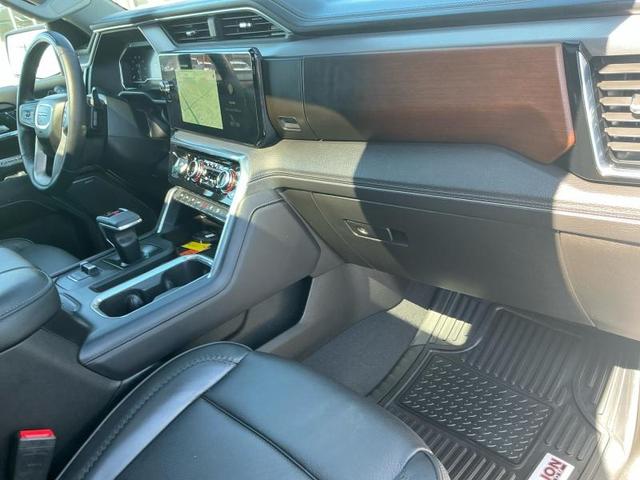 Photo of 2024 White GMC Sierra 1500