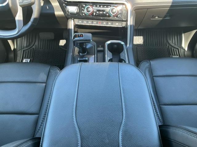 Photo of 2024 White GMC Sierra 1500