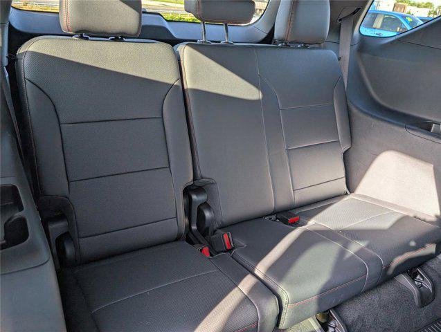 Photo of 2025 Mosaic Black Metallic Chevrolet Traverse