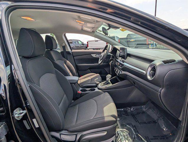 Photo of 2022 Aurora Black Kia Forte