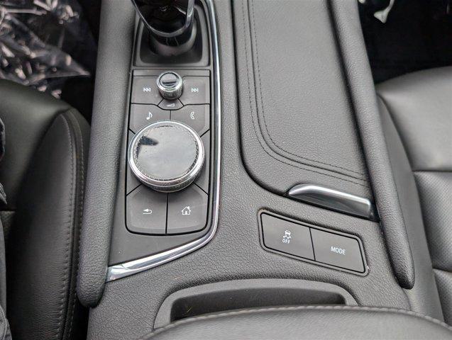 Photo of 2021 Crystal White Tricoat Cadillac XT6