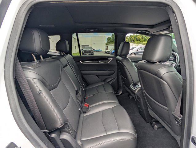 Photo of 2021 Crystal White Tricoat Cadillac XT6