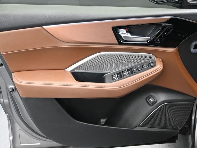 Photo of 2024 Liquid Carbon Metallic Acura MDX