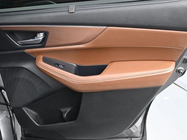 Photo of 2024 Liquid Carbon Metallic Acura MDX