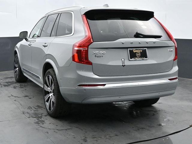 Photo of 2025 Metallic Volvo XC90 Plug-In Hybrid