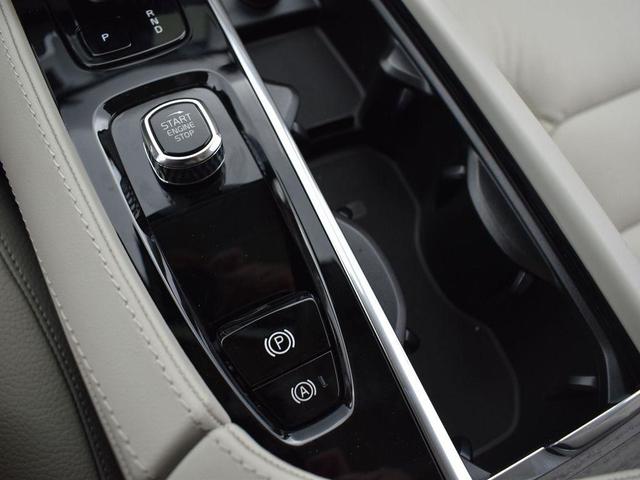 Photo of 2025 Metallic Volvo XC90 Plug-In Hybrid