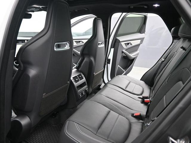 Photo of 2026 Fuji White Jaguar F-PACE